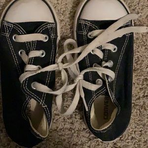 Toddler boys converse
